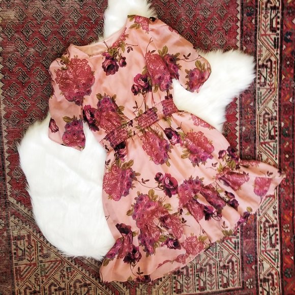 Betsey Johnson Dresses & Skirts - Betsey Johnson Chiffon Rose Print Smocked Dress 🥀